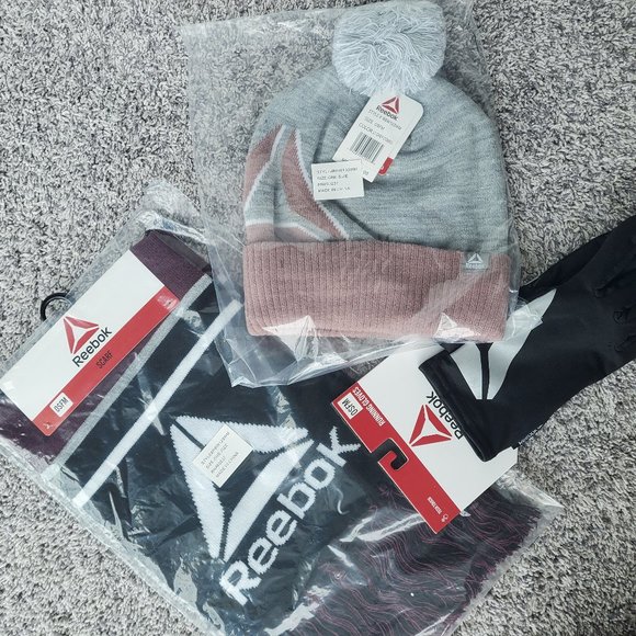 Reebock Logo winter bundle of 3 - scarf, hat & gloves - Picture 2 of 11